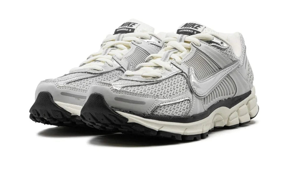 Zoom Vomero 5 Chrome